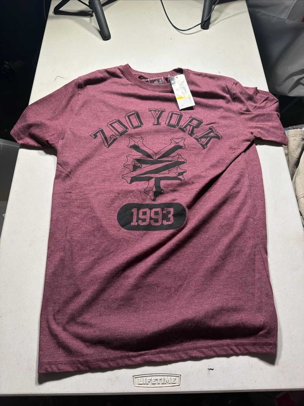 Zoo York Men’s Maroon Graphic Tee with 1993 Print